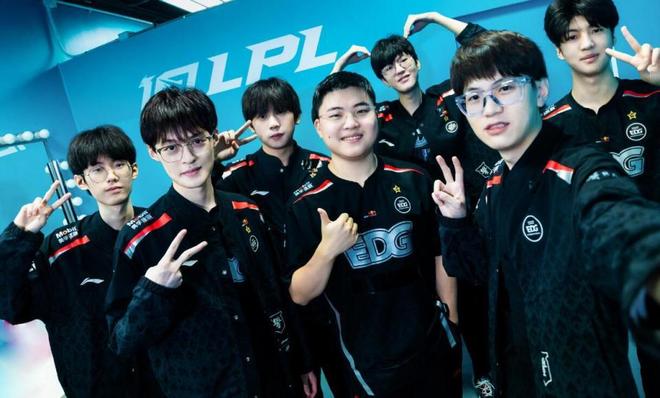 并以更开放 并以更开放